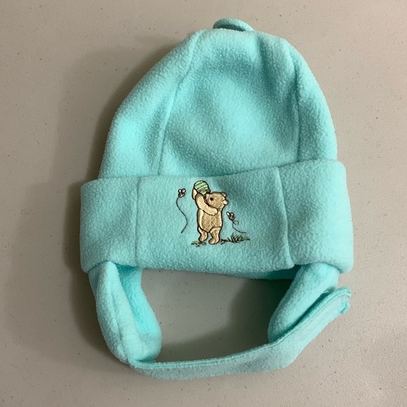 Vintage Winnie The Pooh Warm Winter Fleece Hat 0-3 Months Ear Warmers Strap - Picture 2 of 7